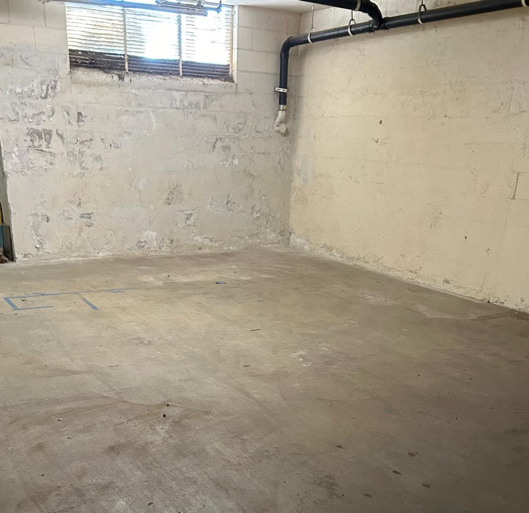 picture of a clean garage that has had all junk removed and hauled