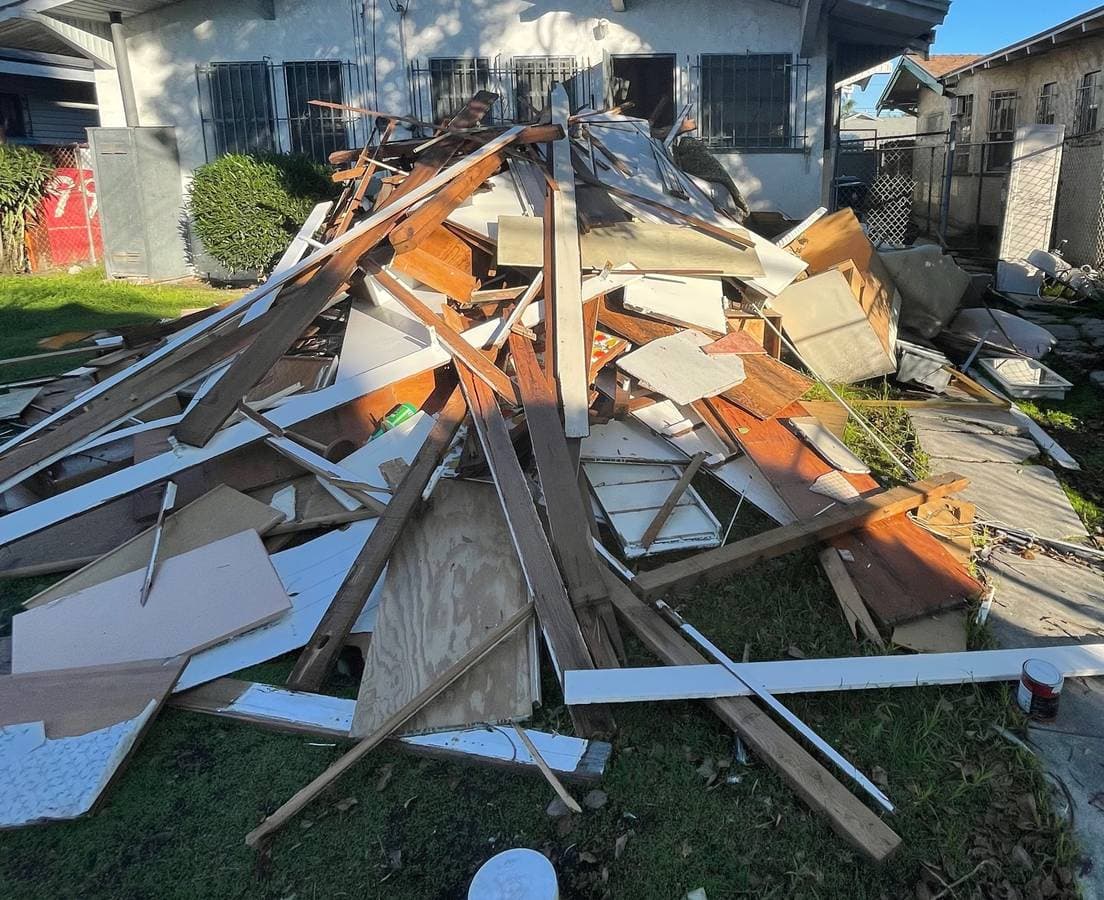 Picture of a backyard full of junk